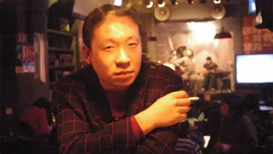 二手玫瑰梁龙开通微博做人民艺术家