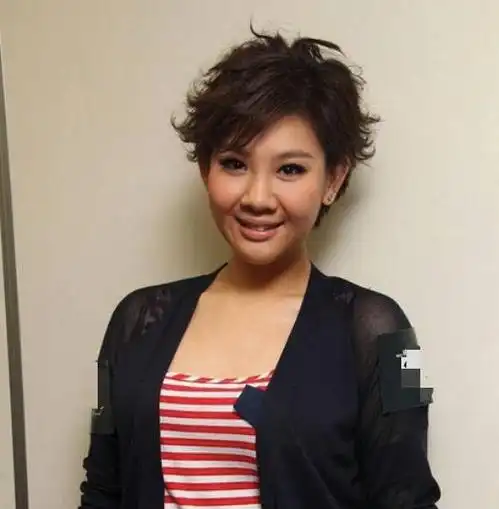 但和多数人一样,郑欣宜在减肥过程中也经历了反反复复的反弹,体重最高