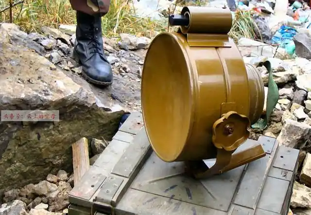 tm-83型反坦克地雷可以由电缆进行遥控起爆,最远的引爆距离为100米