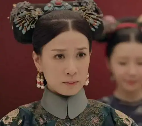 不靠中毒妆来完成黑化,佘诗曼一个眼神告诉你什么才是真正的演技