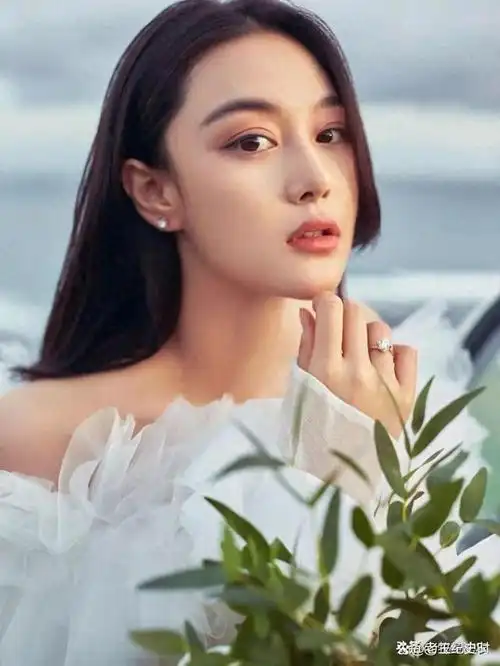 "逆天改命"张馨予:老公狠甩李晨几条街,一手烂牌打成王炸!