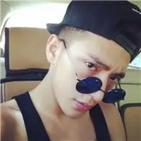 哥就是这么拽 霸气拽向墨镜男头_男生头像