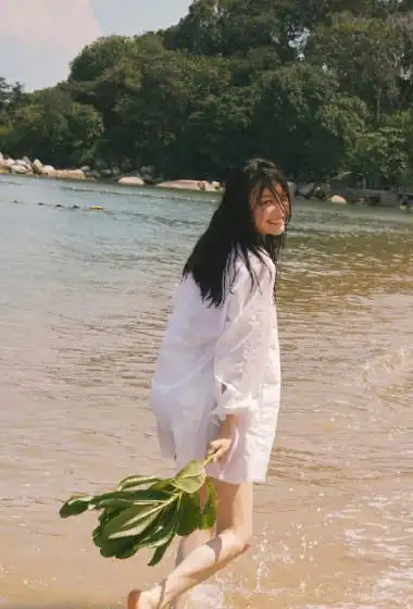 倪妮海边戏水湿身性感写真图片14