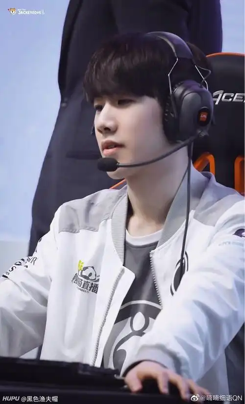 在发点theshy帅照