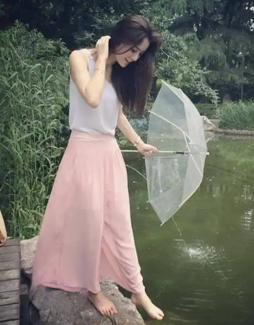 林峰老婆晒生活照,张馨月纯素颜如少女,身材发福好有"气质"_形象_因为