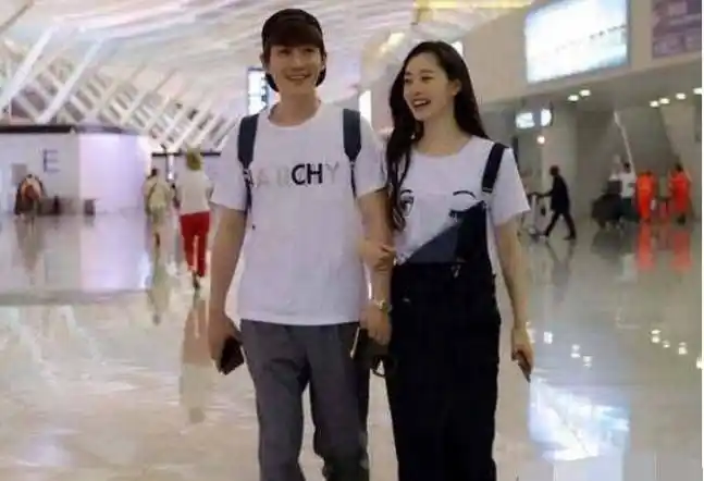 在朱一龙所有绯闻女友中,传得最有鼻子有眼的就是他的大学同学徐子瑄.