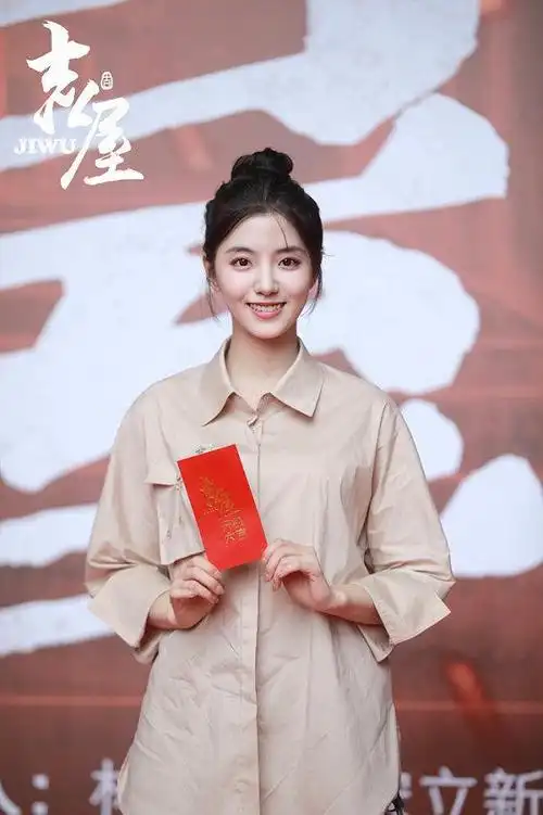 《吉屋》开机 苏晓彤王大陆共谱"凶宅"下的暖愈故事