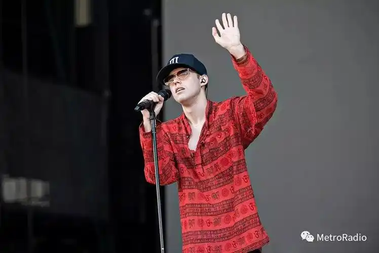 的前半段记录了自己那段时间的经历,后半段则由朋友和他以及gnash共