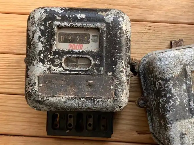 这种老式电表,中年,老年人应该不陌生吧!