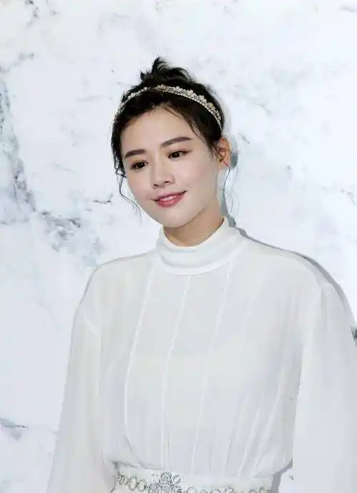 7岁搭档小姨蒋雯丽出道,小姨父是顾长卫,和欧豪分手,患抑郁症_马思纯