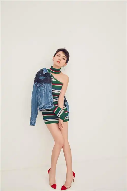 最时髦的毛衣长裙在这里 李晓峰最新写真曝光