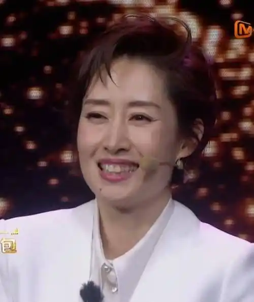 这一次请来的女嘉宾有四位,分别是秦海璐,刘敏涛,万茜,还有李沁,主题