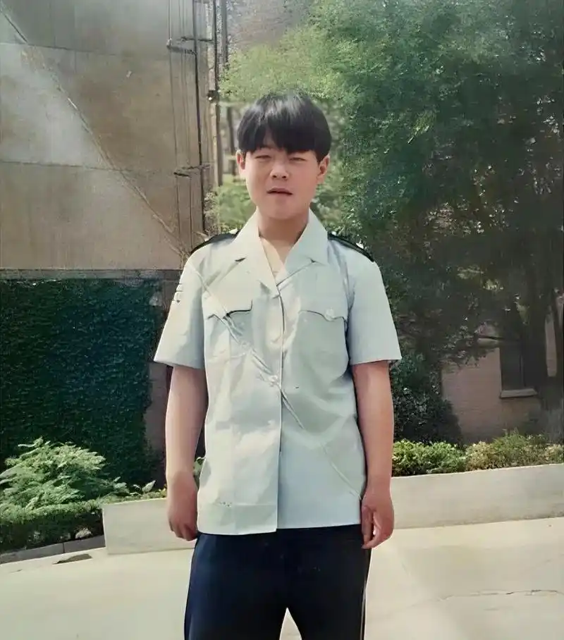 成名前当保安时的岳云鹏!谁能想到日后会成为一线明星!