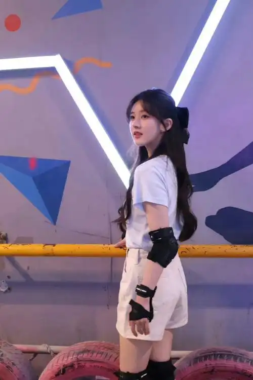 偷偷藏不住上了阿里q2财报##赵露思端午