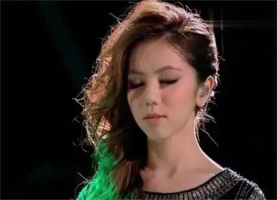 有种"整容"叫邓紫棋分手,前男友林宥嘉变化不大,她却脱胎换骨