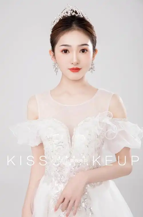 kissu化妆培训的化妆造型作品《时尚新娘造型》