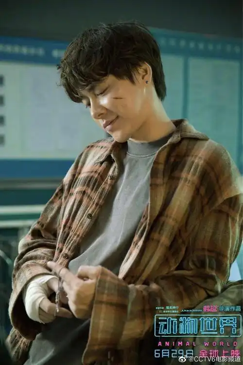 李易峰主演的电影《动物世界》今晚登陆央视电影频道播出