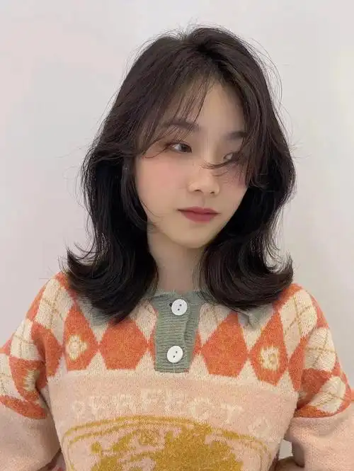 造型烫随意的发尾卷