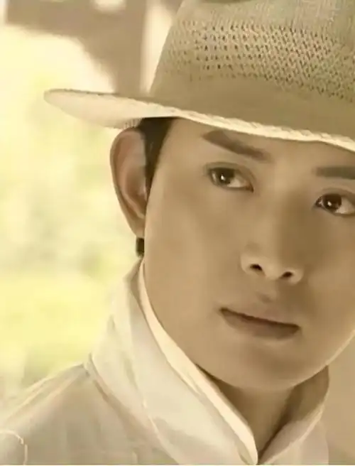 回顾黄海冰:不接受前妻丁克,二婚娶小娇妻,婚后生两子幸福圆满