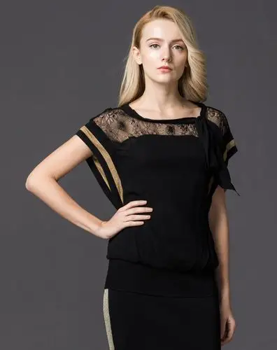 黑色蕾丝拼接短袖上衣