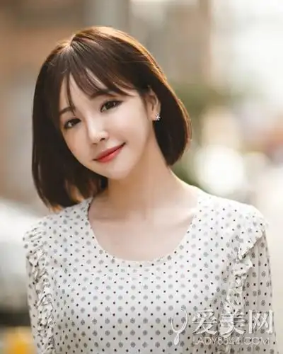 方脸的女生什么发型好看