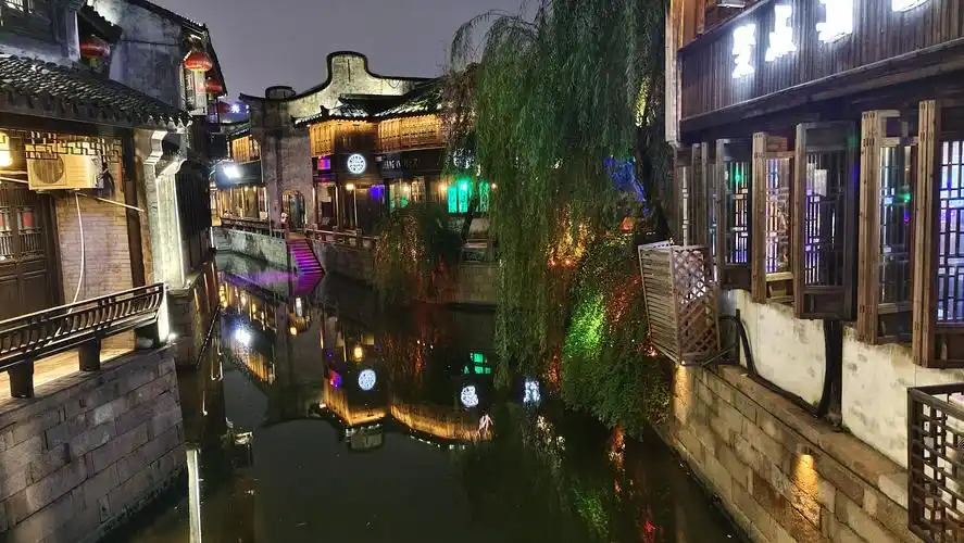 夜幕降临下的嘉兴月河历史街区,藏在现代都市里古色古香的美景
