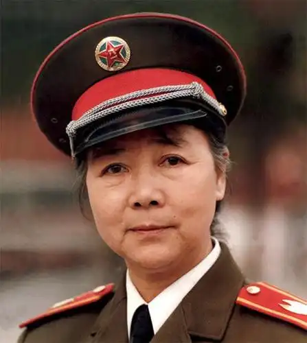 92岁田华从贫家女到人民艺术家一家四口患癌症花光300万