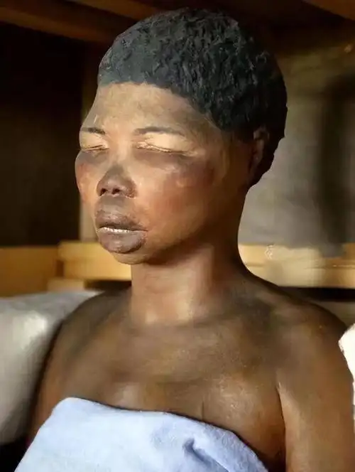 世界最"丑"的女人:全球第一巨臀!