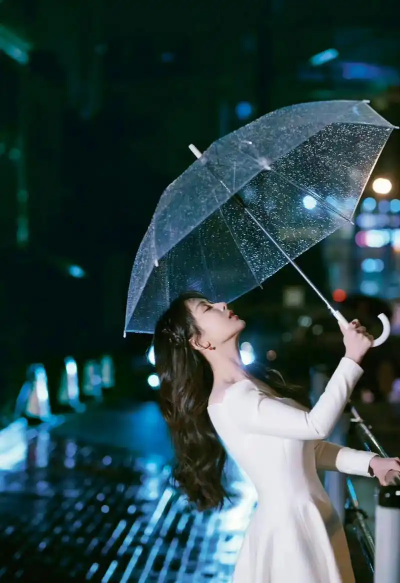 女明星撑伞图 周迅 杨幂 刘亦菲 赵丽颖 倪妮 刘诗诗 迪丽热巴 杨紫