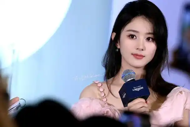 赵丽颖粉色单肩纱裙,美丽又优雅!浪琴颖生图状态绝了!