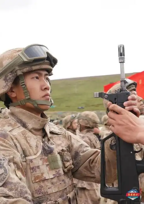 新兵配发全套新式单兵作战装备,星空迷彩有升级|新兵|单兵|星空_新浪