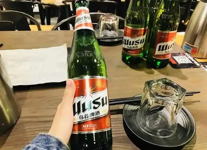 乌苏啤酒为什么叫夺命(乌苏啤酒nsnm什么梗)-图1
