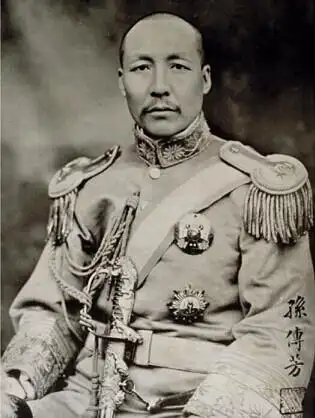 民国风云人物: 年轻时的张作霖像奶油小生, 孙传芳很呆萌