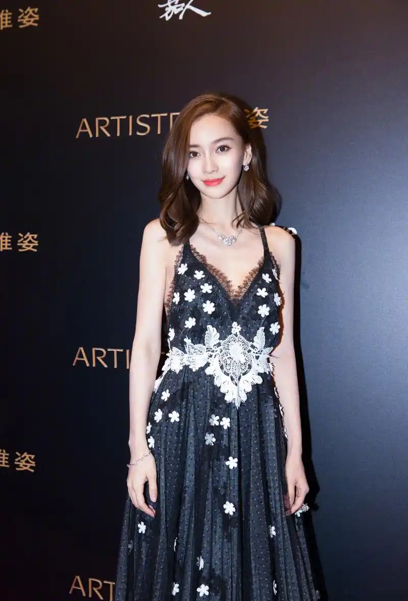 angelababy露背长裙造型撩人,真是太美了!