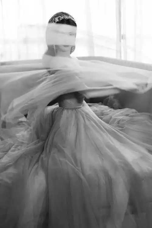 徐璐黑白照片婚纱白色长裙子唯美4k手机壁纸竖屏美女