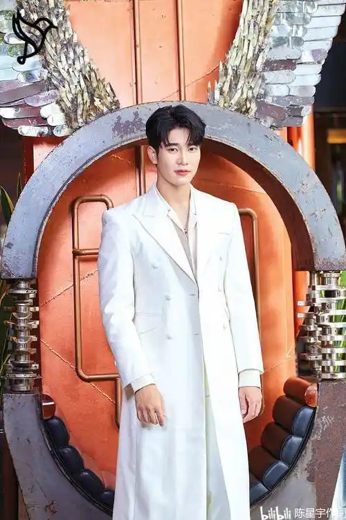 原创泰国七台人气男星euroyotsawat杂志化身优雅绅士新泰剧亲爱的女士