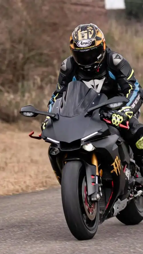 机车壁纸 #雅马哈r1 #机车摄影 - 抖音