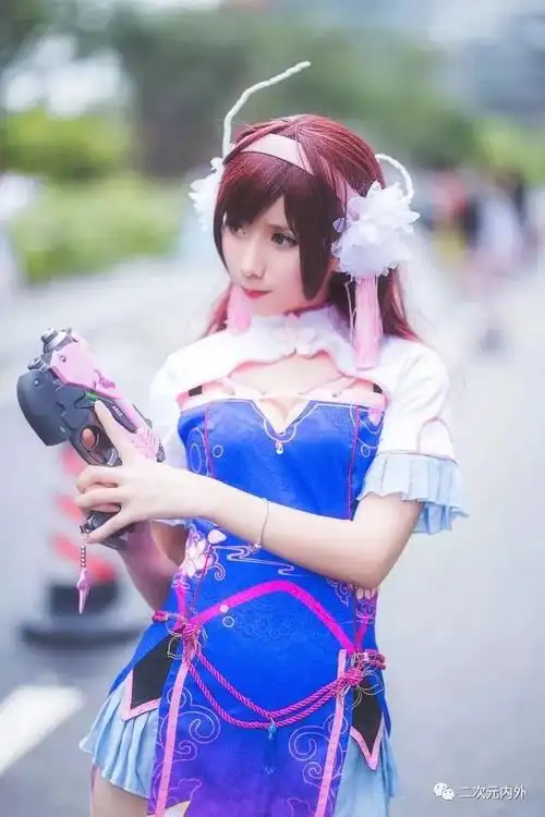 放假了?超甜美女主播的dva旗袍福利