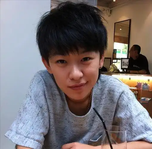 让林子君一见钟情,又被王思聪当众表白,戚薇为何让男女都情迷?