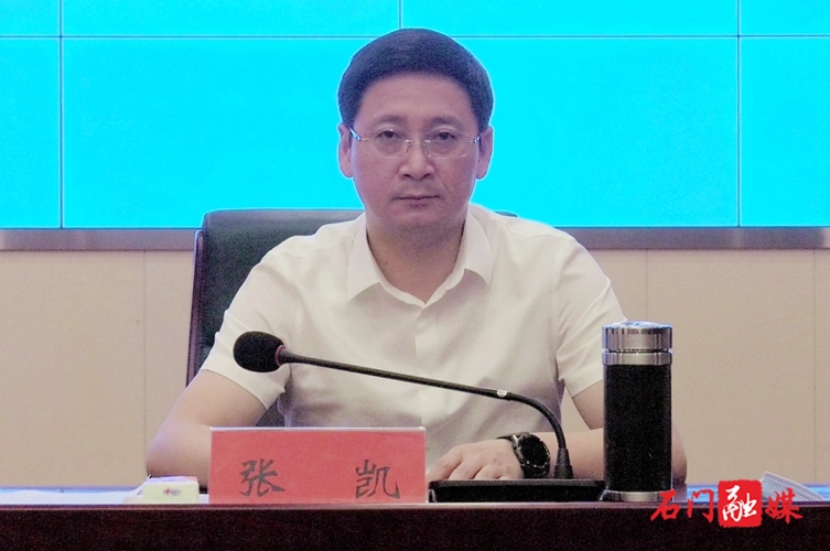 (县委副书记,统战部部长张凯主持会议)