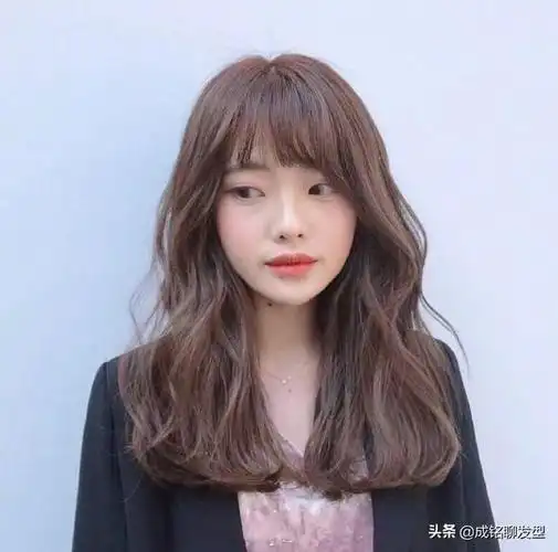 广西学美发分享:适合各种脸型的刘海(长脸女生适合什么刘海图片) - 冷