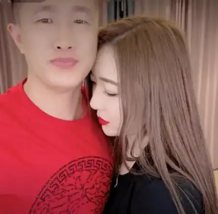 周杰伦快手开播创四百万人气记录刘大美倾家荡产玩少爷