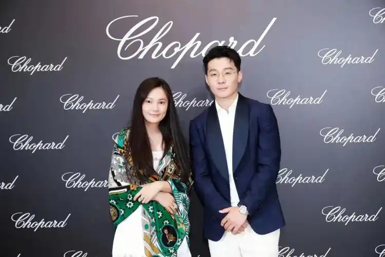 晚宴上的神秘嘉宾