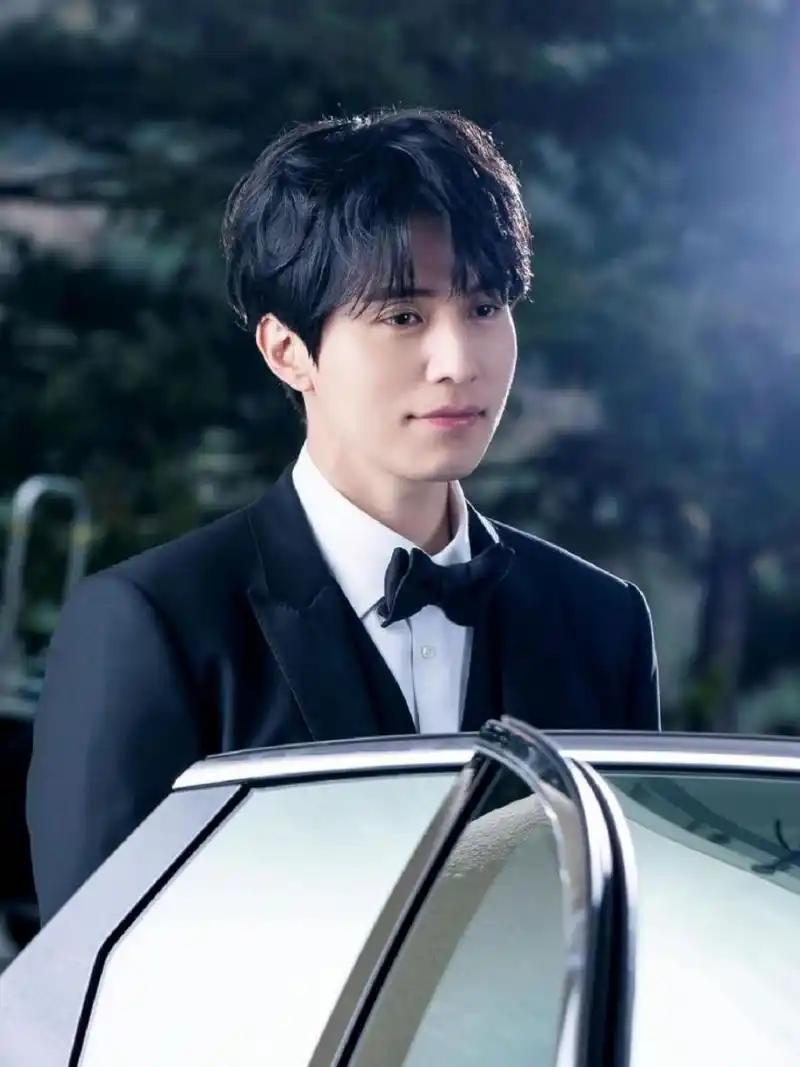 李栋旭ins新照曝光,粉丝疯狂尖叫:爹系男友又帅出新高度!