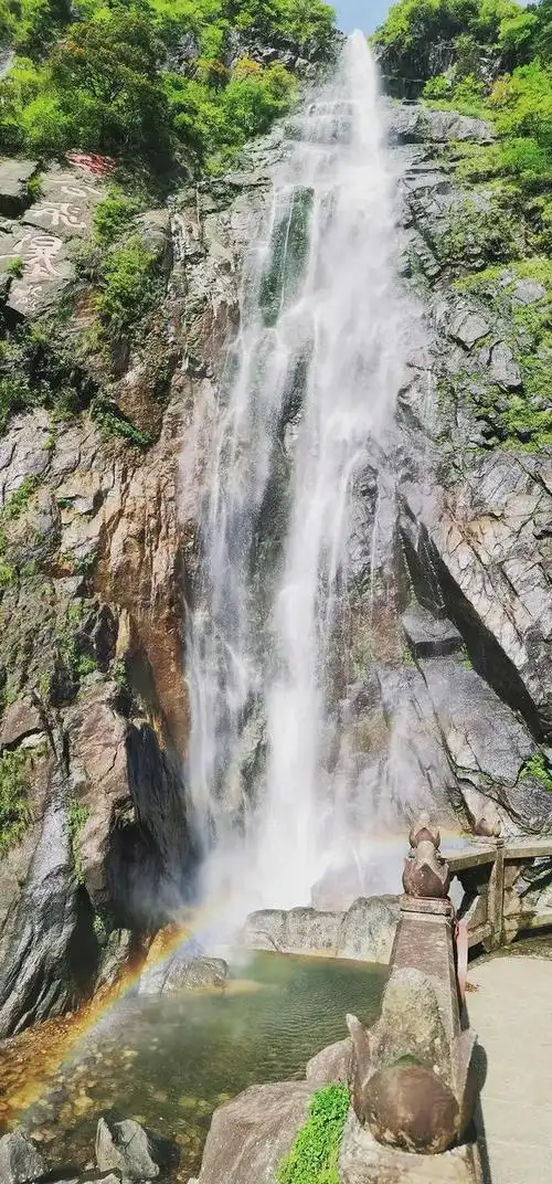 彩虹瀑布坠入人间,在明月山爱上整个夏天!|水潭|水花_网易订阅