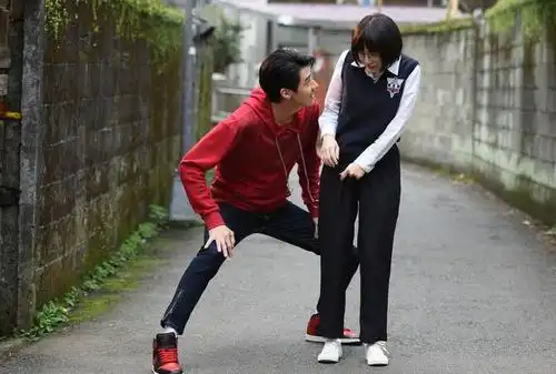 影/李玉玺公然吃女生豆腐 她们抢著看