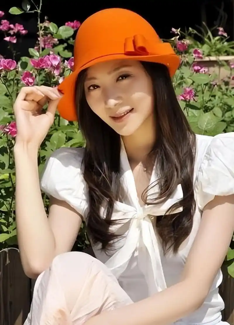 她是《猎鹰1949》中的机械专家赵雅琴.