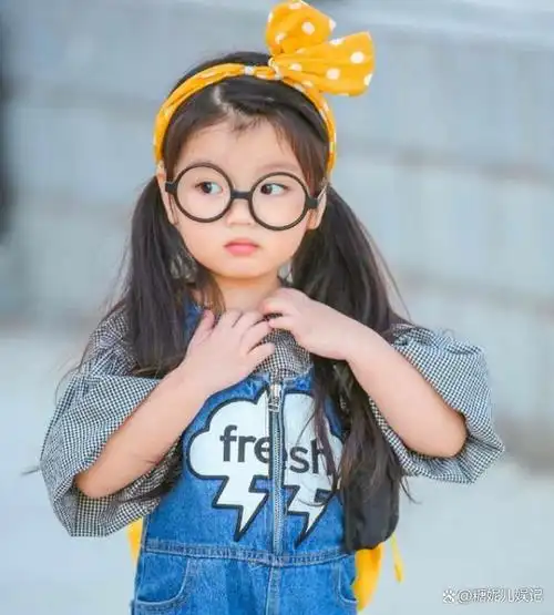 时光荏苒,转眼间《爸爸去哪儿》第四季中的小童星阿拉蕾已经长大.