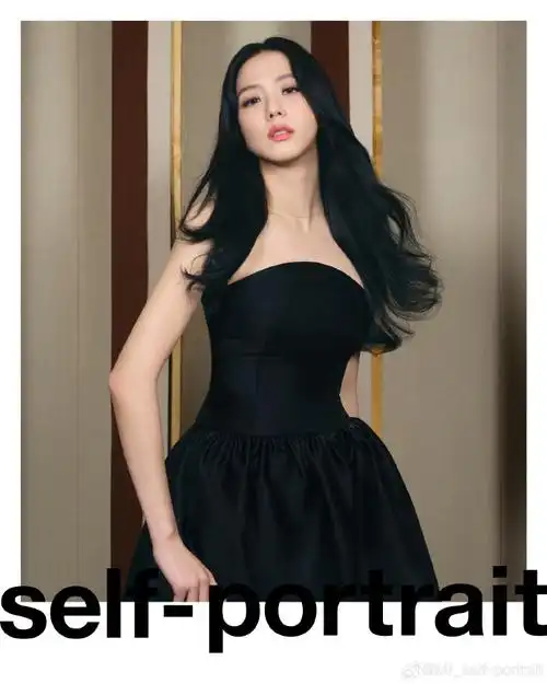 jisoo金智秀|演绎pf24全新轻礼服    "jisoo对于时装的理解和诠释给予