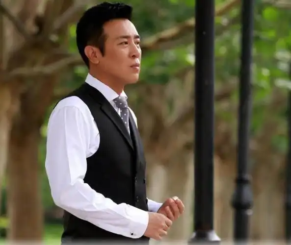 回顾:于和伟和王丽坤被拍"私会照",陷出轨风波,后靠姐姐力